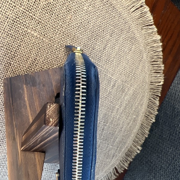 Authentic PRADA $1,000 Saffiano Blue Leather Round Zip Long Wallet COA Included - Picture 9 of 16